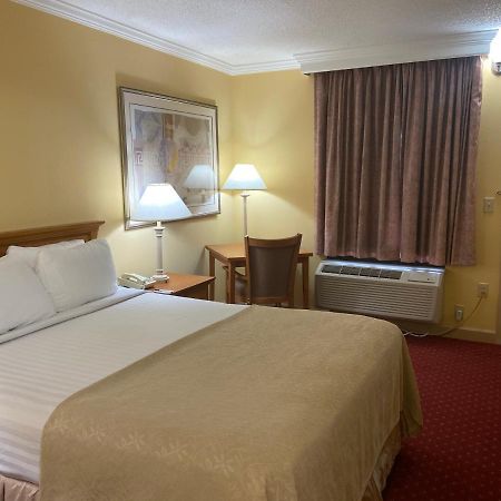 Bryson Inn เมานท์แอรี ภายนอก รูปภาพ
