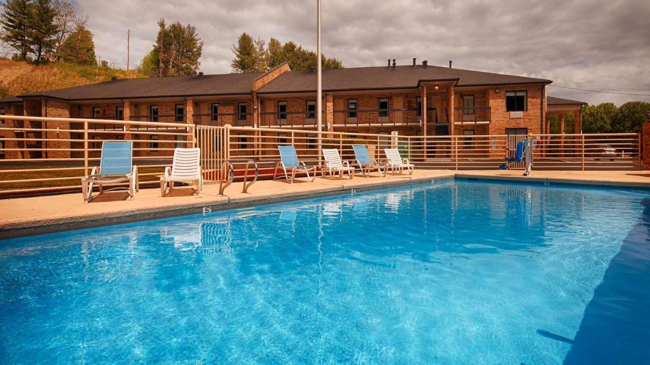 Bryson Inn เมานท์แอรี ภายนอก รูปภาพ